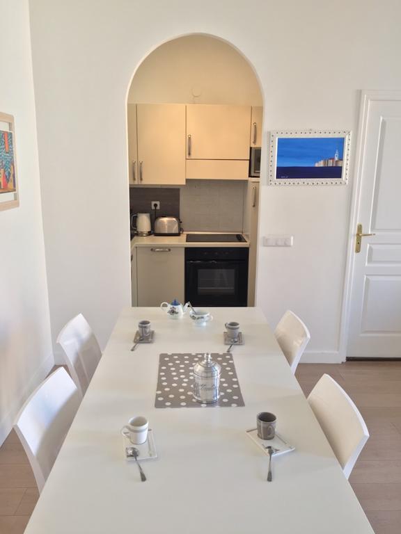 2 Bedrooms Appartement In Central Location On The Famous Place Massena Nice Exteriör bild