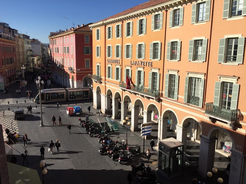 2 Bedrooms Appartement In Central Location On The Famous Place Massena Nice Exteriör bild